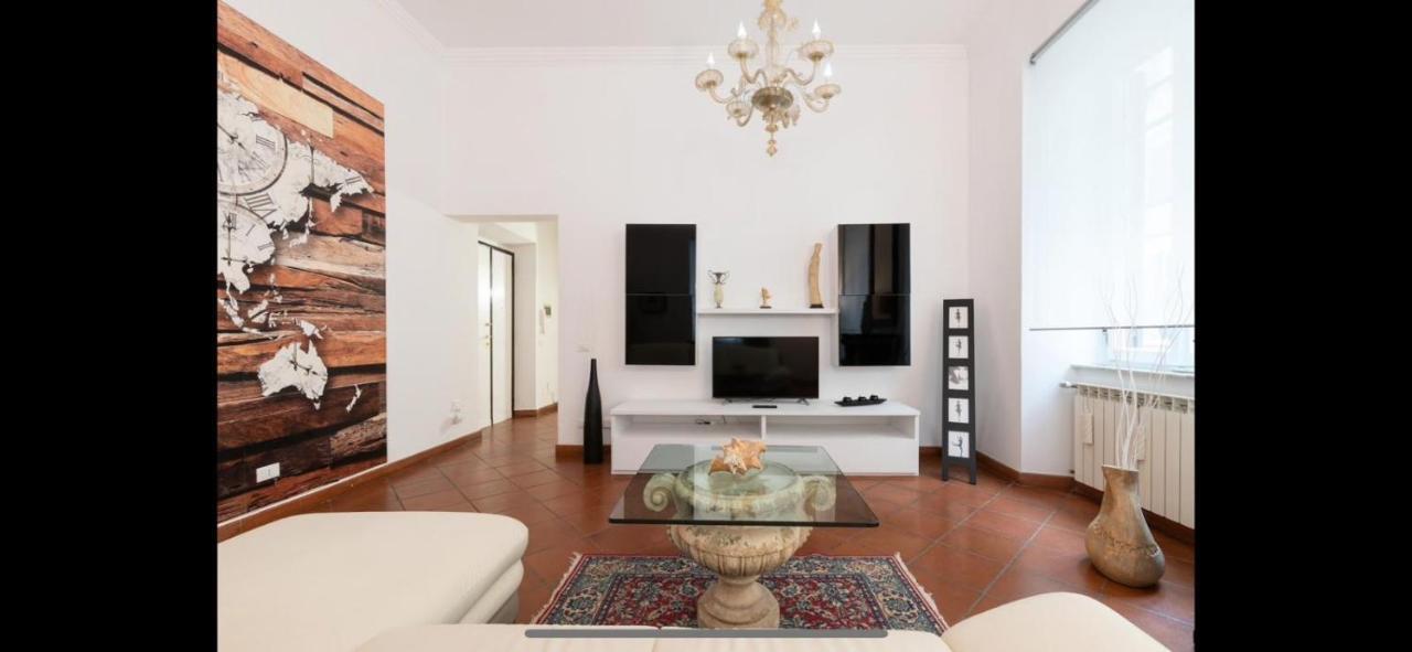 Appartement In Front Of Coliseum 2